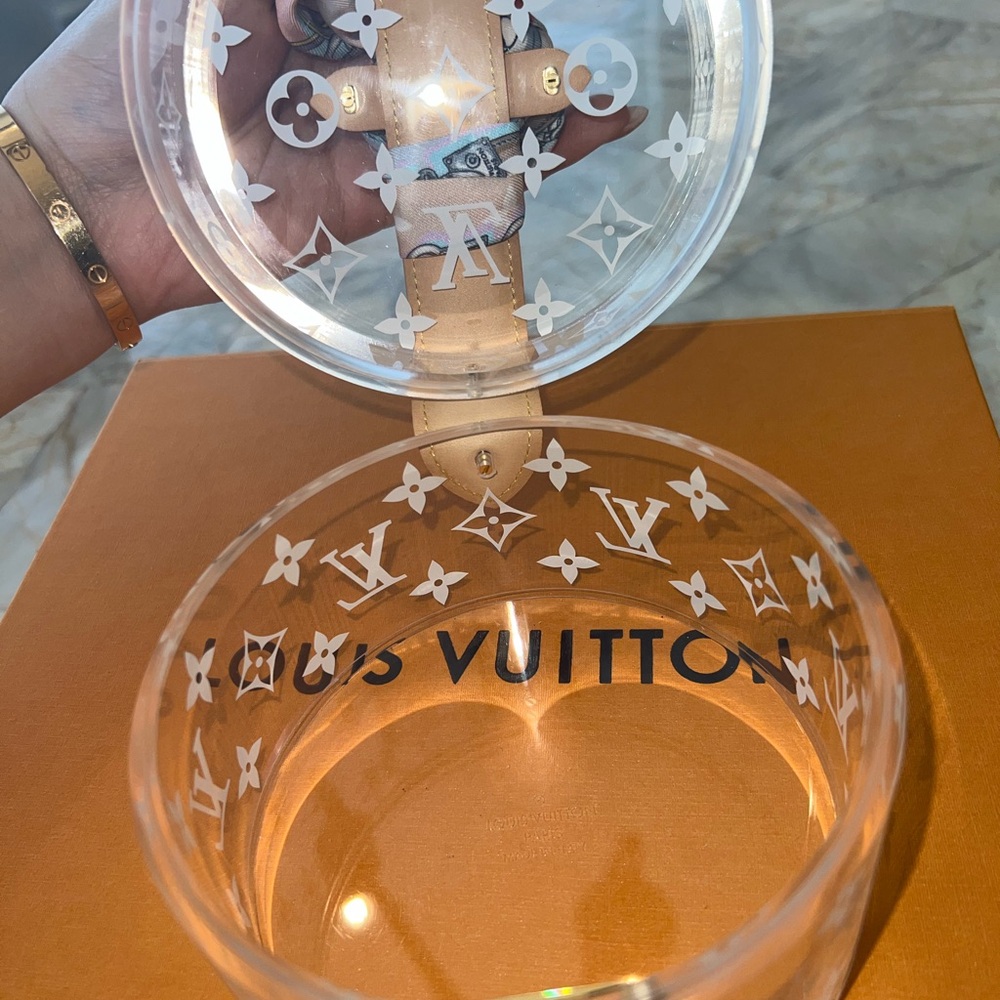 Authentic Louis Vuitton Clear Monogram Acrylic Vanity with Free Pink Scarf - Picture 6 of 7